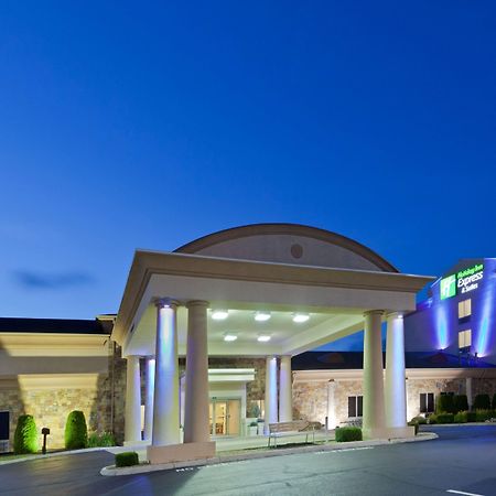 Holiday Inn Express Hotel & Suites Christiansburg By Ihg Exterior foto