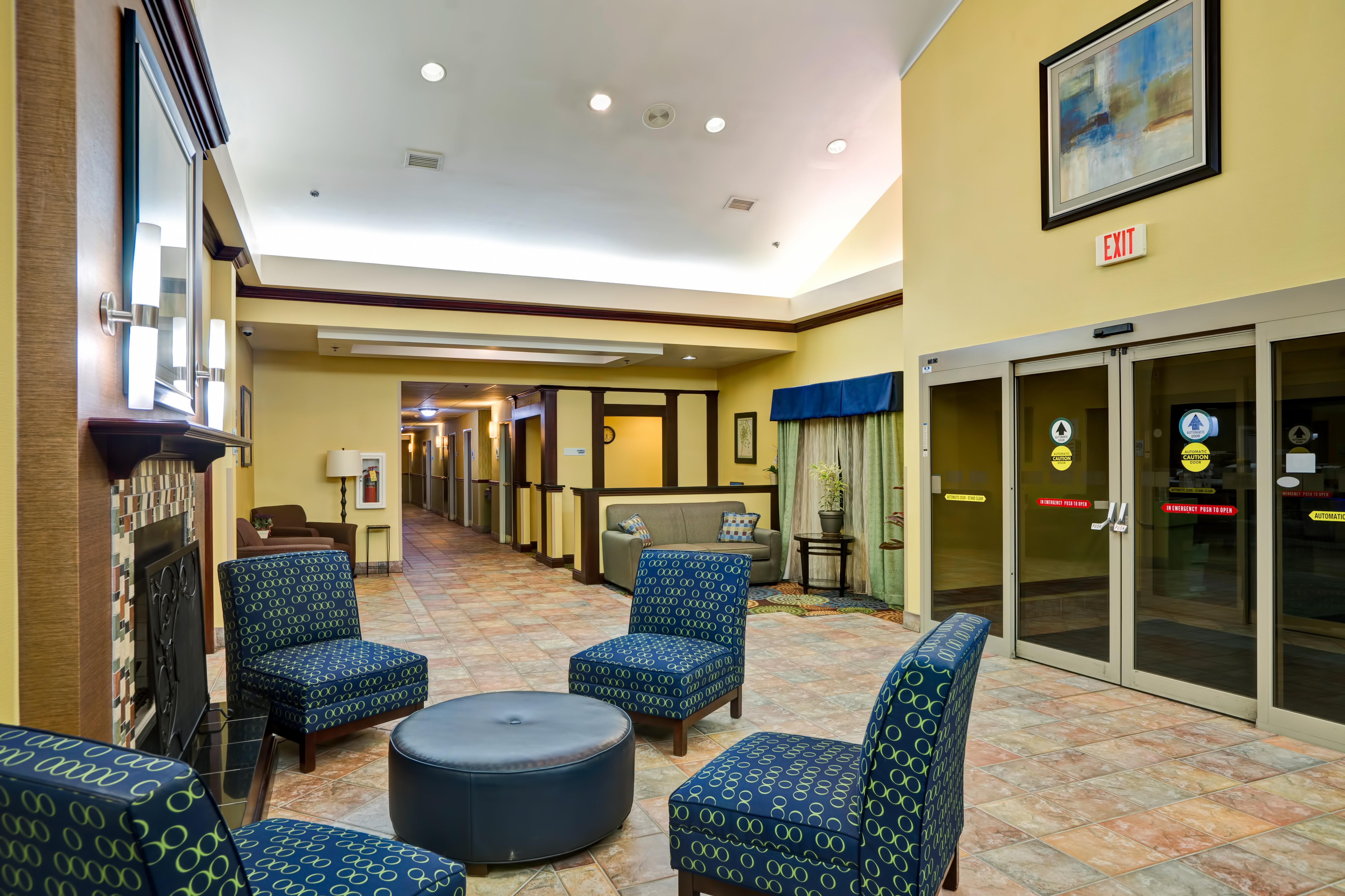 Holiday Inn Express Hotel & Suites Christiansburg By Ihg Exterior foto