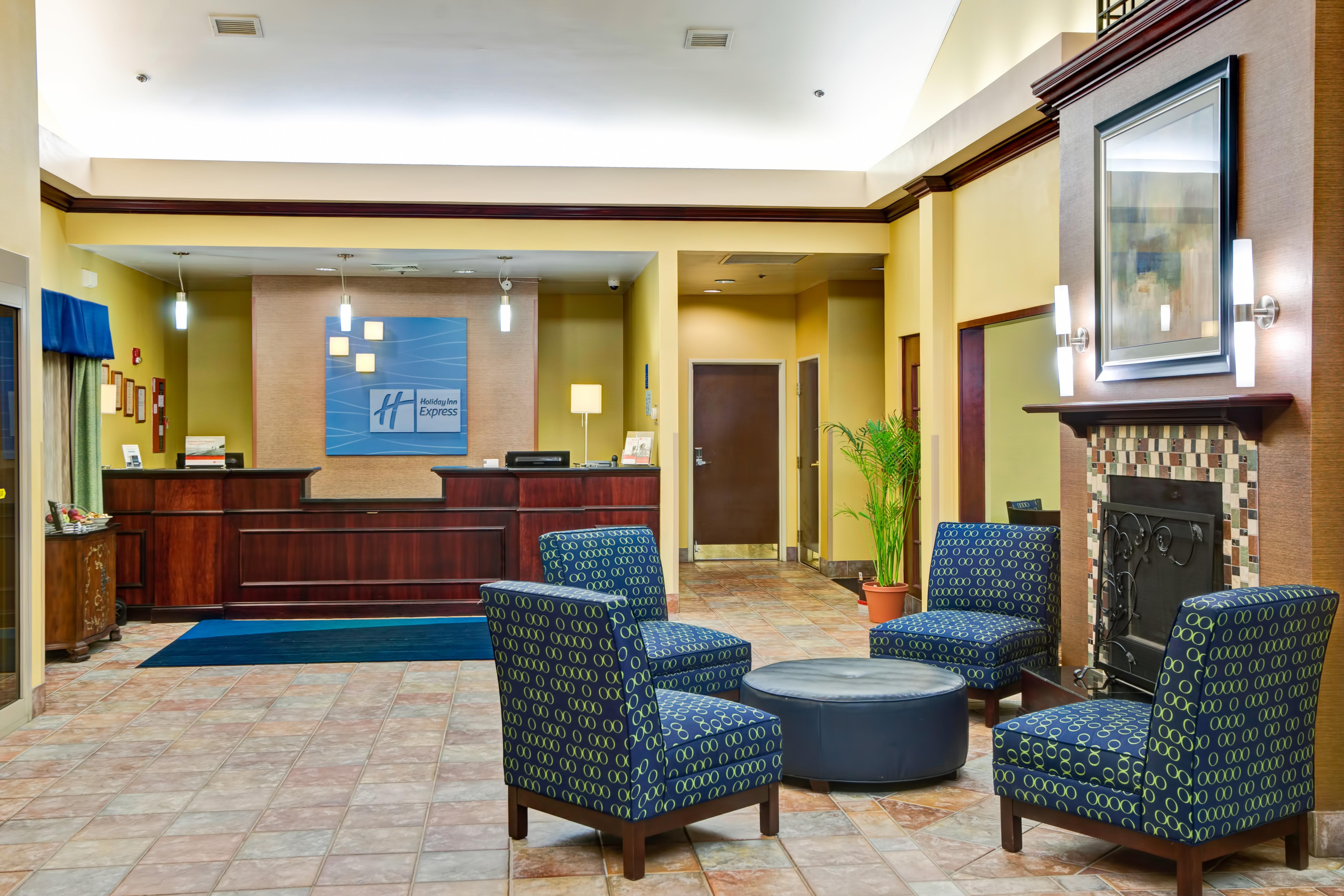 Holiday Inn Express Hotel & Suites Christiansburg By Ihg Exterior foto