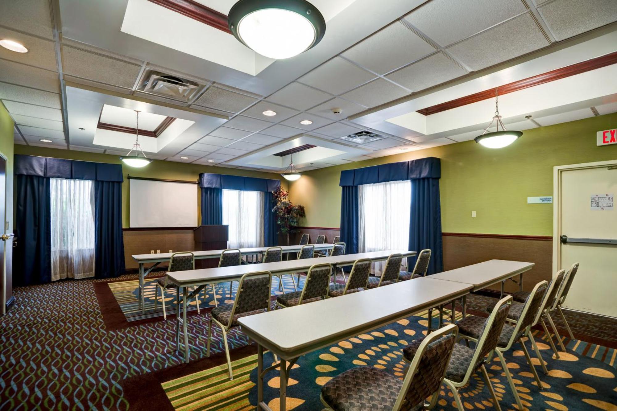 Holiday Inn Express Hotel & Suites Christiansburg By Ihg Exterior foto